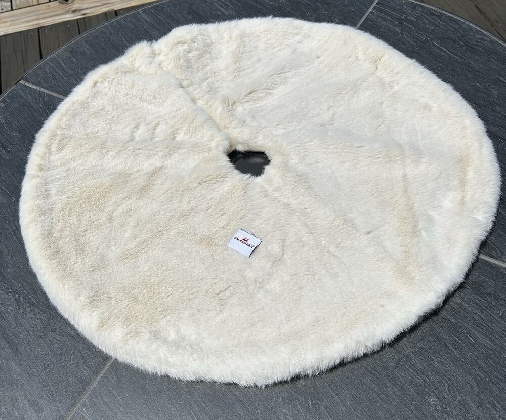 Balsam Hill Faux Fur Cream Christmas Tree Skirt Holiday 24” Snap Closure White